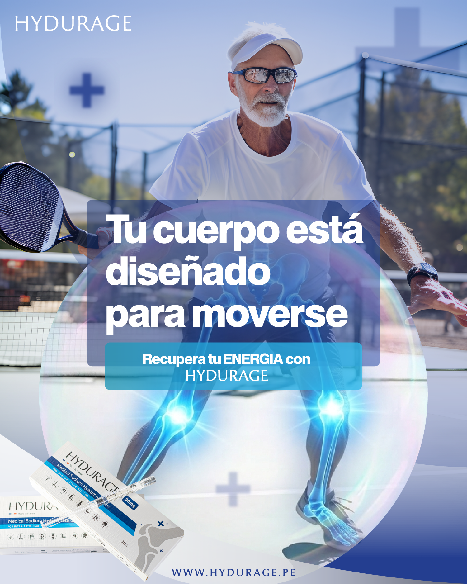 Pareja de adultos mayores caminando por un parque